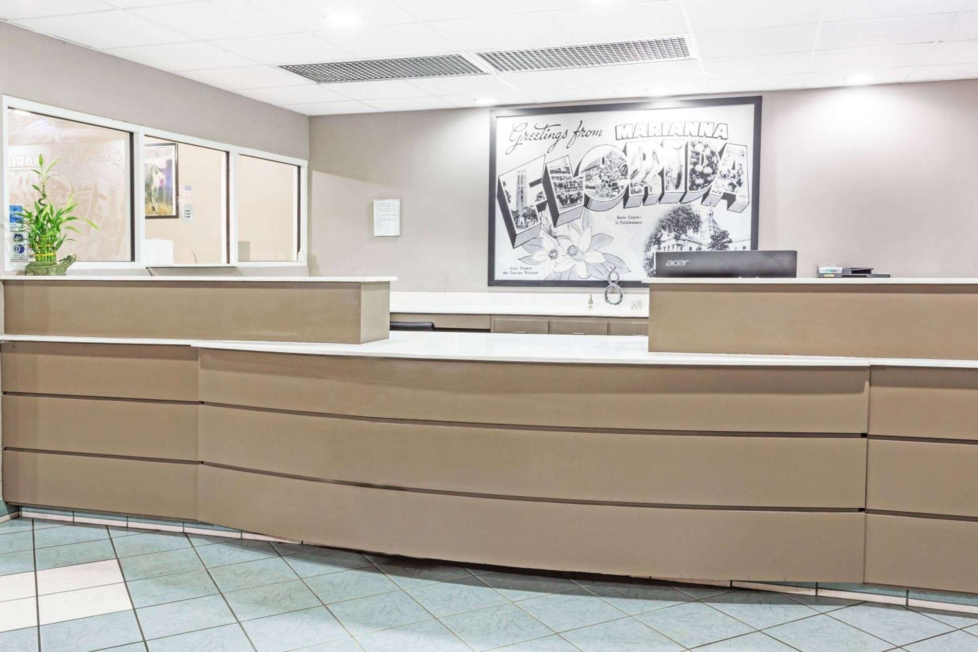 Super 8 By Wyndham Marianna Hotel Luaran gambar